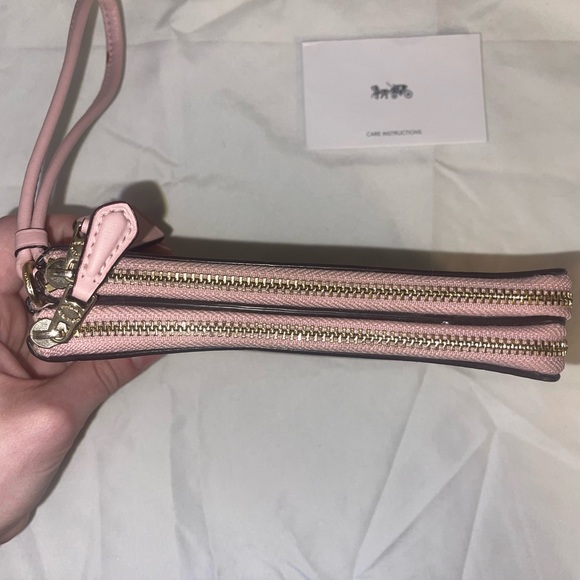 Vintage Coach khaki blossom wristlet. - Picture 5 of 7